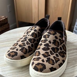Sofft Cheetah stretchy slip ons Size 7! NWT!